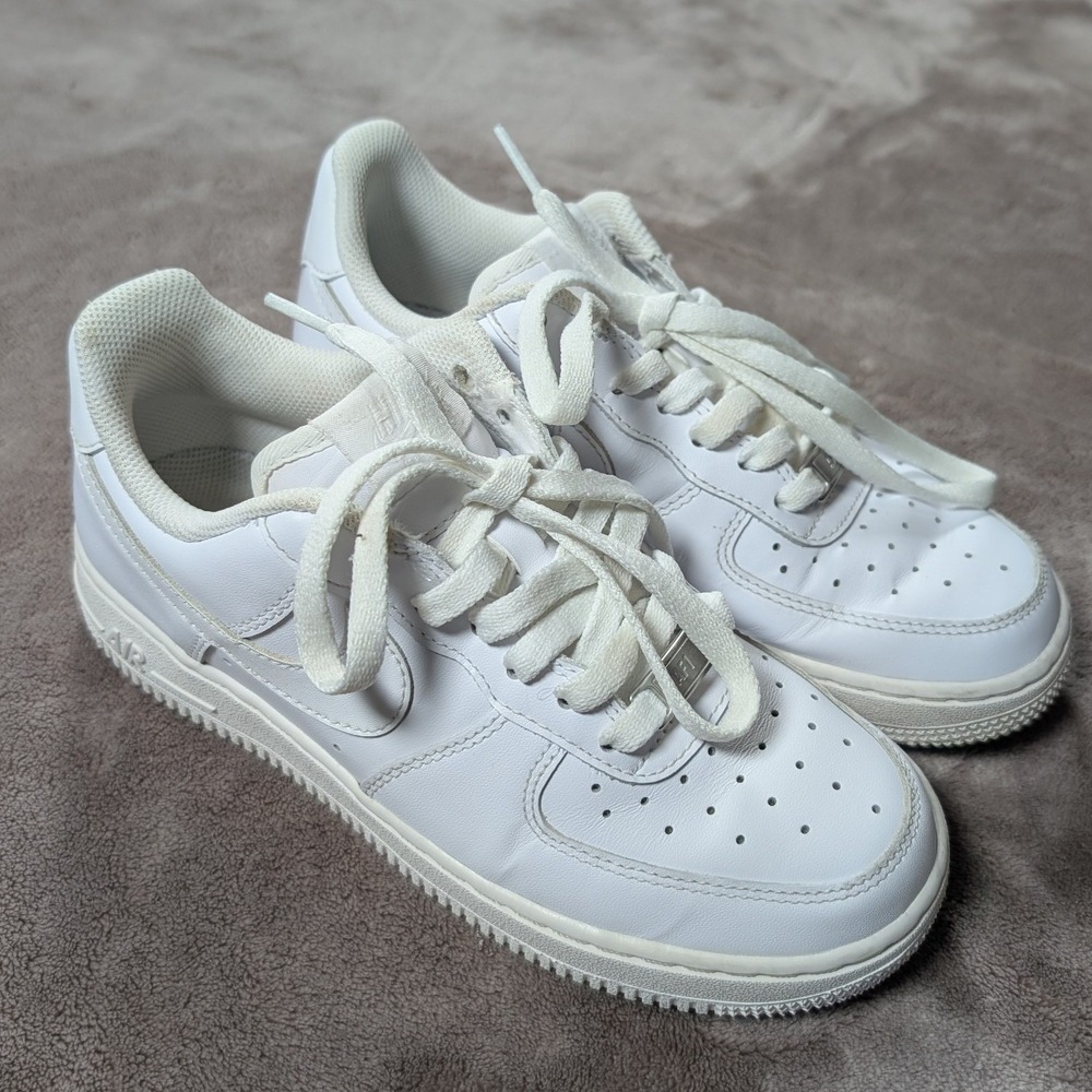 Nike Air Force 1 07 Womens 6.5 White Low Top Leather Sneakers DD8959-100